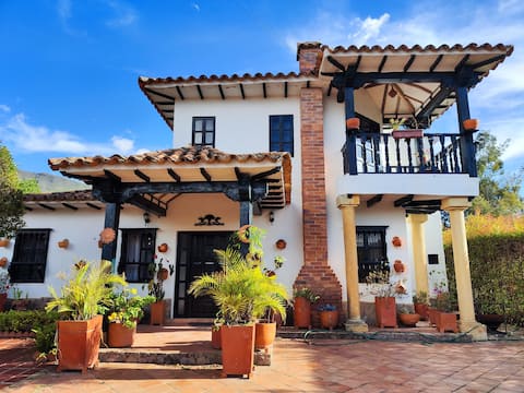 Complete house in a condominium-3 minutes from Plaza Mayor