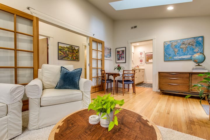 Modern Second Floor Apartment - Bellingham, WA