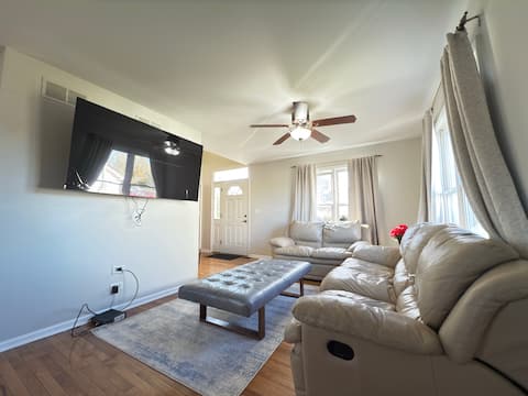 Entire Home in Elgin with Beautiful Backyard