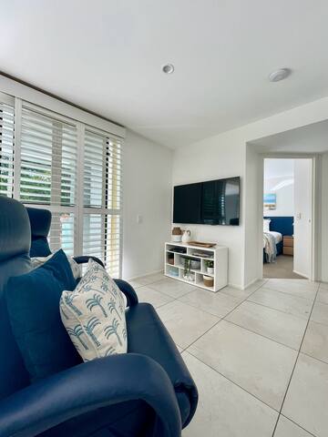 Coastal Luxe on Hastings Street gallery image 4