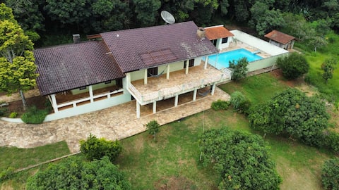 country mansion just 15 km from the center of pg