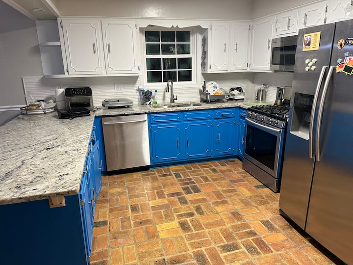 Wm Emil’s Nice 4, Up To 6 Bedrooms If Needed! - Mobile, AL