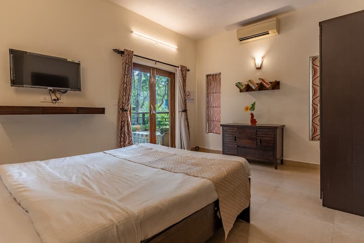 Bedroom 1 image 5