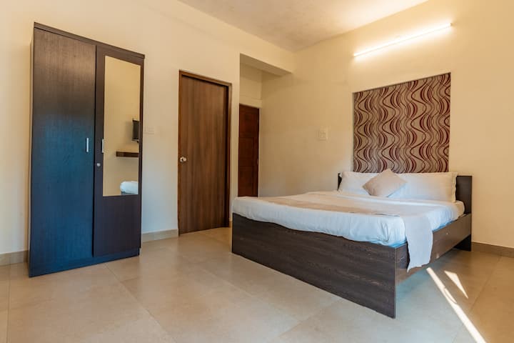 Bedroom 1 image 6