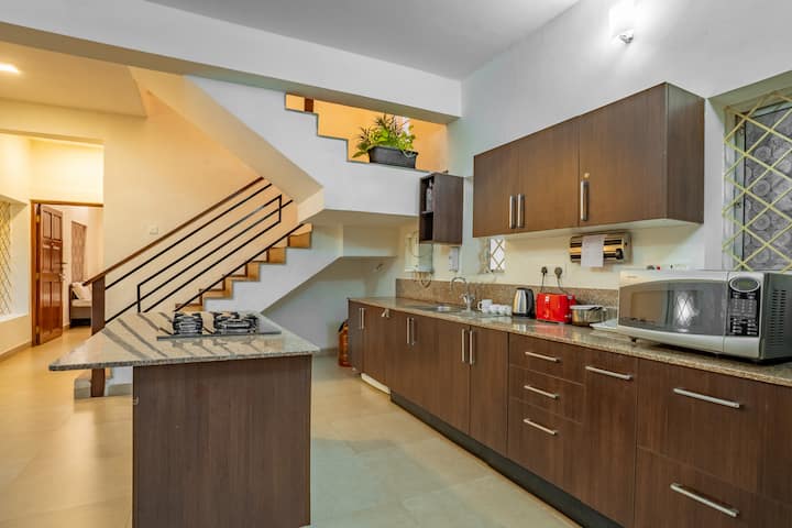 Full kitchen image 2