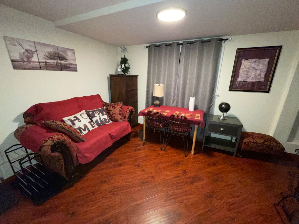 Popular Airbnb listing: Central 1BR 1BA – 0.5 mi to Downtown Sacramento in West Sacramento