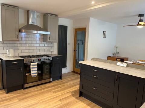 Bungalow, just minutes from A30