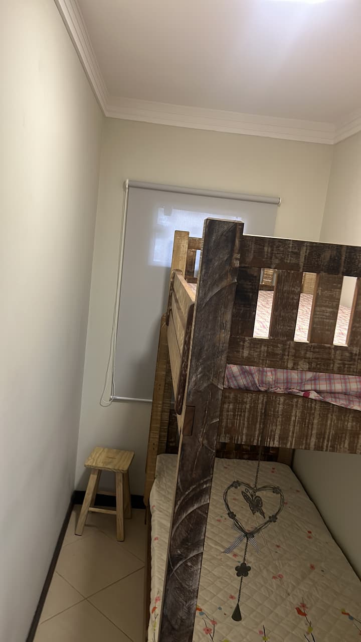 Mala pomoćna soba u kojoj mogu spavati dvije osobe 