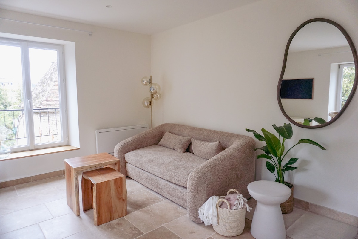 Top Airbnb: Apartment in a castle near Caen center à Caen