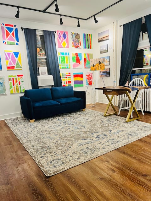 Entire aNORAble House