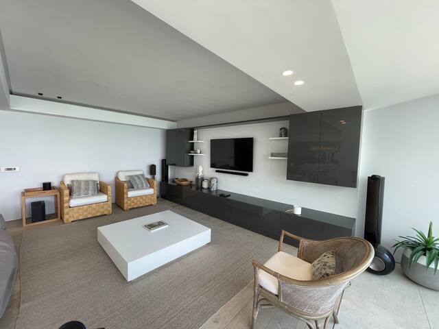 4 Bed Clifton Second Beach Apartment gallery image 2