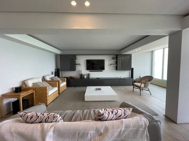 4 Bed Clifton Second Beach Apartment gallery image 3