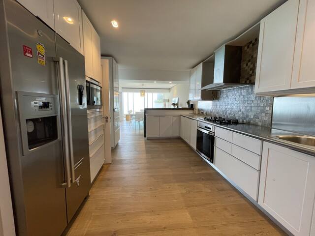 4 Bed Clifton Second Beach Apartment gallery image 4