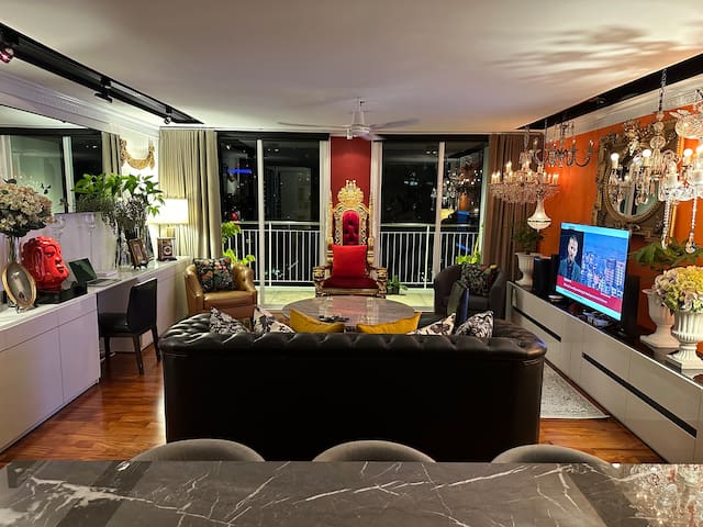 Grand Renaissance Splendor Cosy 3 Bedroom Apt