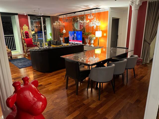 Grand Renaissance Splendor Cosy 3 Bedroom Apt gallery image 4