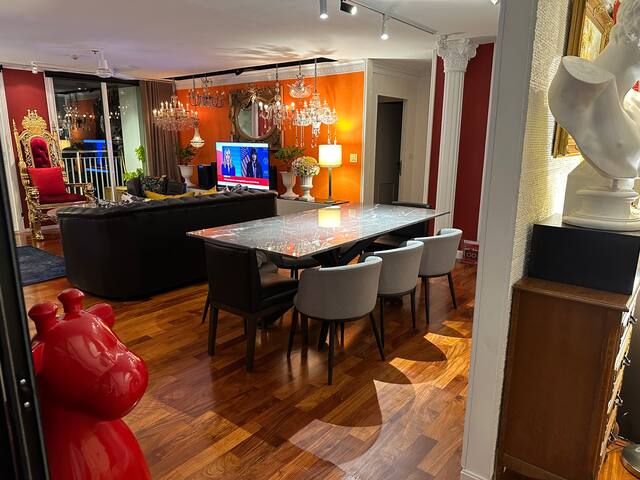 Grand Renaissance Splendor Cosy 3 Bedroom Apt gallery image 5