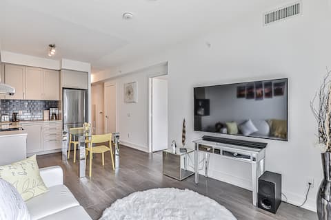 Top Airbnb: 2 Beds 2 Bath Condo in Markham in Berczy Village