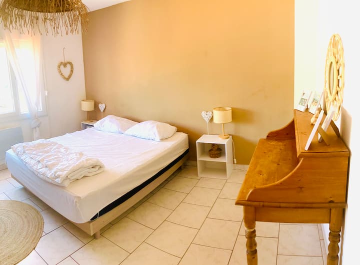 დიდი საძინებელი გარდერობით პირველ სართულზე 