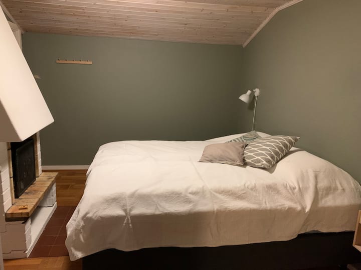 Tweepersoonsbed 180 cm.