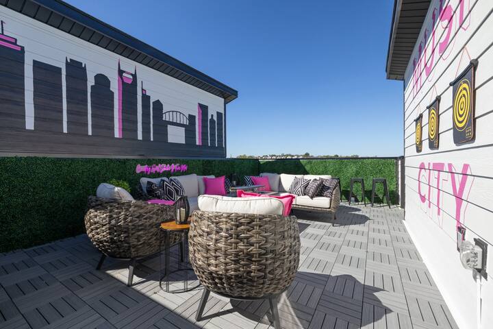 The Wild Cowgirl: Rooftop Deck gallery image 4