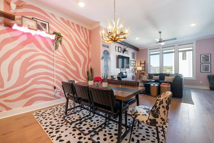 The Wild Cowgirl: Rooftop Deck gallery image 3