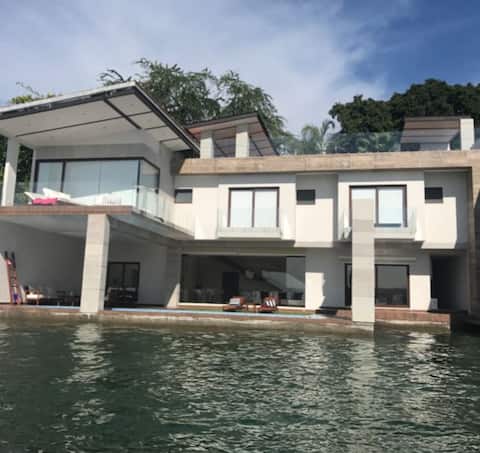 Top performing Airbnb: Light and Stone (Heated Pool) in Jojutla