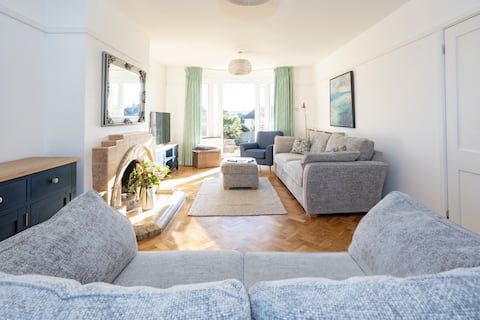 Big family home | 5 min walk to beach | parking