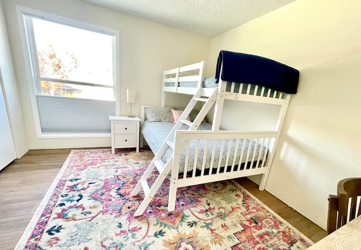 Distribución flexible de las camas: cama individual sobre cama completa.