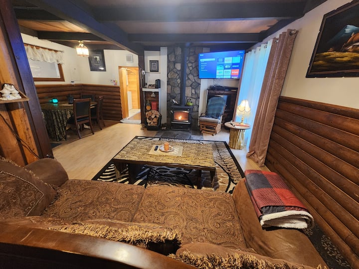 Romantic Cabin With Hot Tub - Alberta