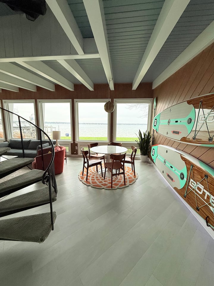 Private Retreat On Beautiful Wawasee Lakefront - Ligonier, IN