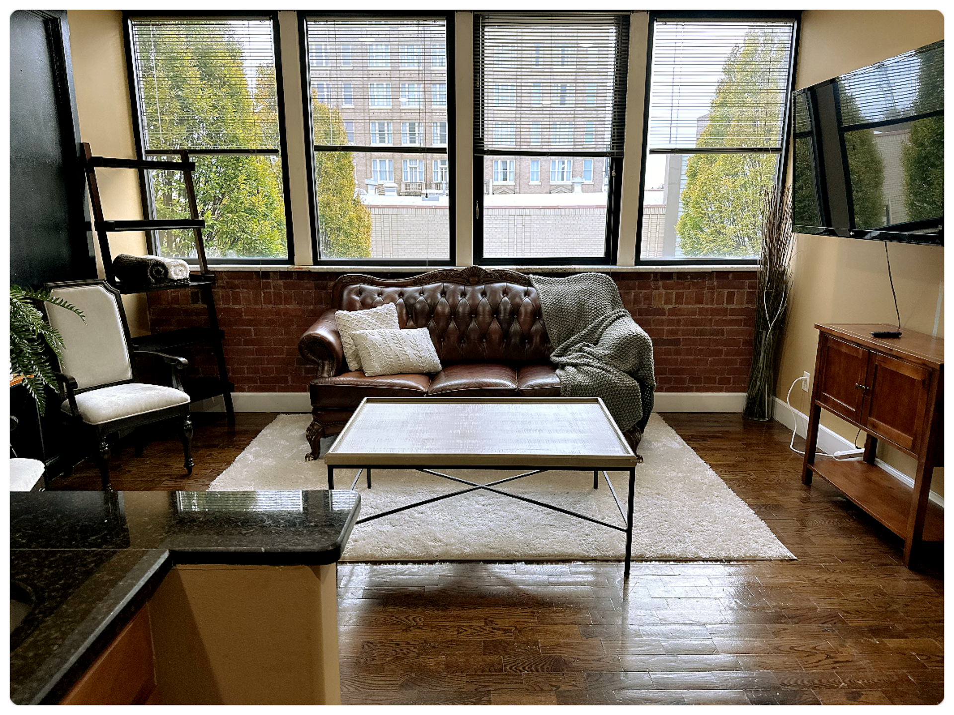 Historic Downtown Loft • King Bed • Free Parking