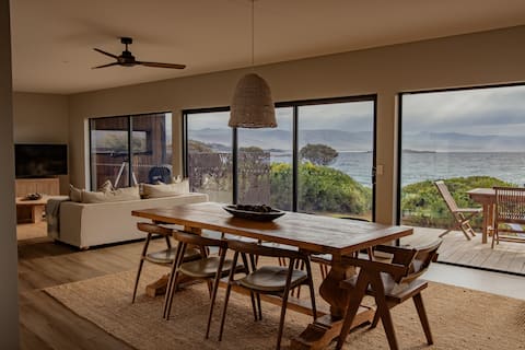 Cooinda - Absolute Beachfront, Views & Sauna