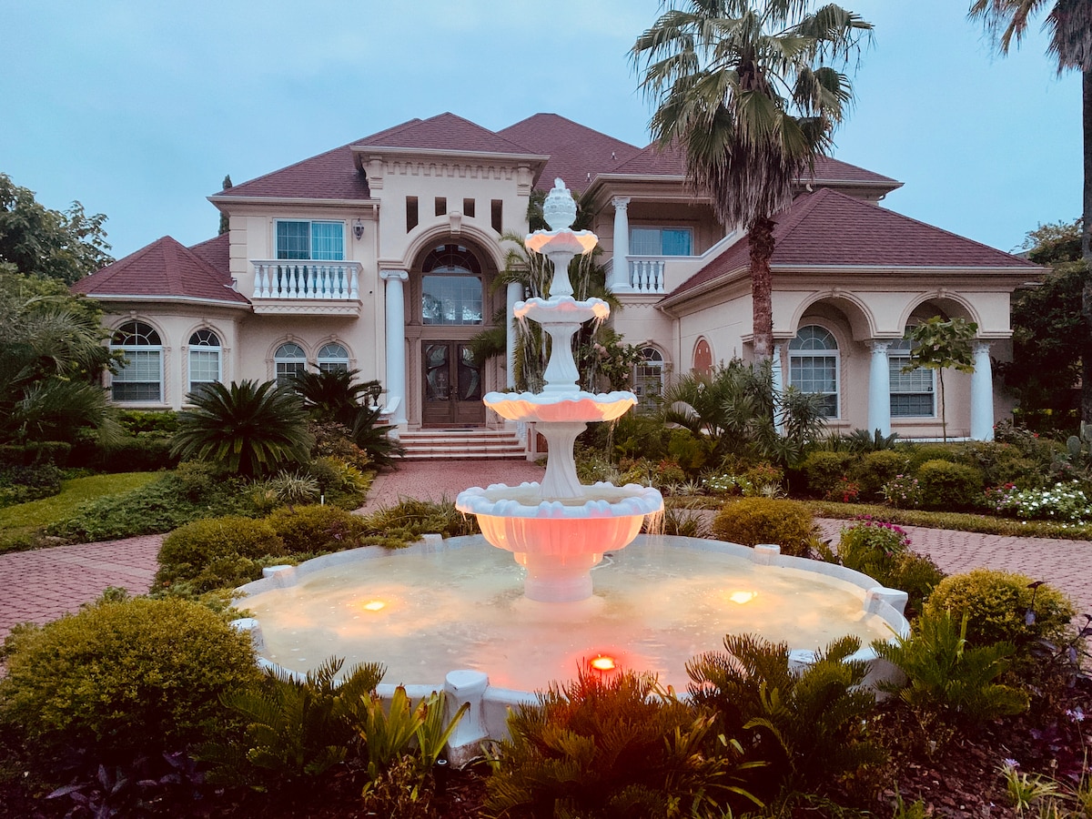 Gorgeous Mansion Heated Pool