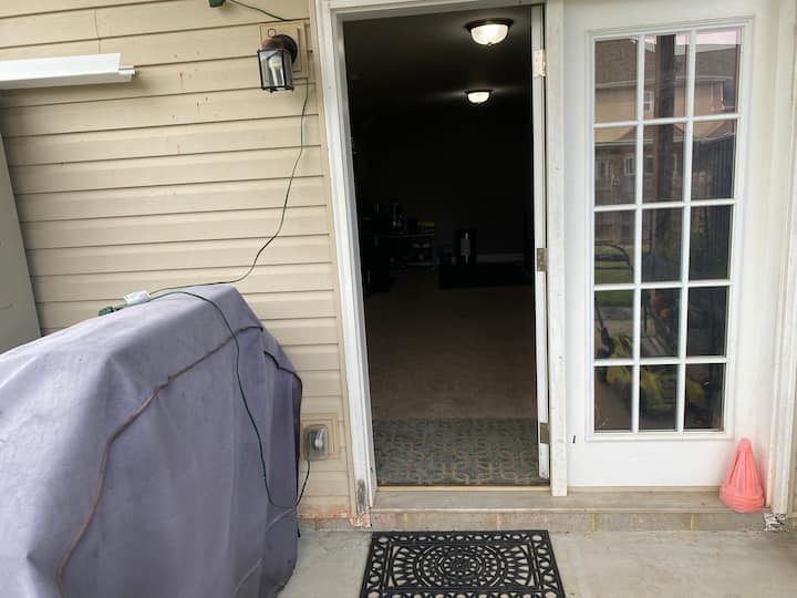 1br+living:walkout Basement (No Pets) - Knoxville, TN