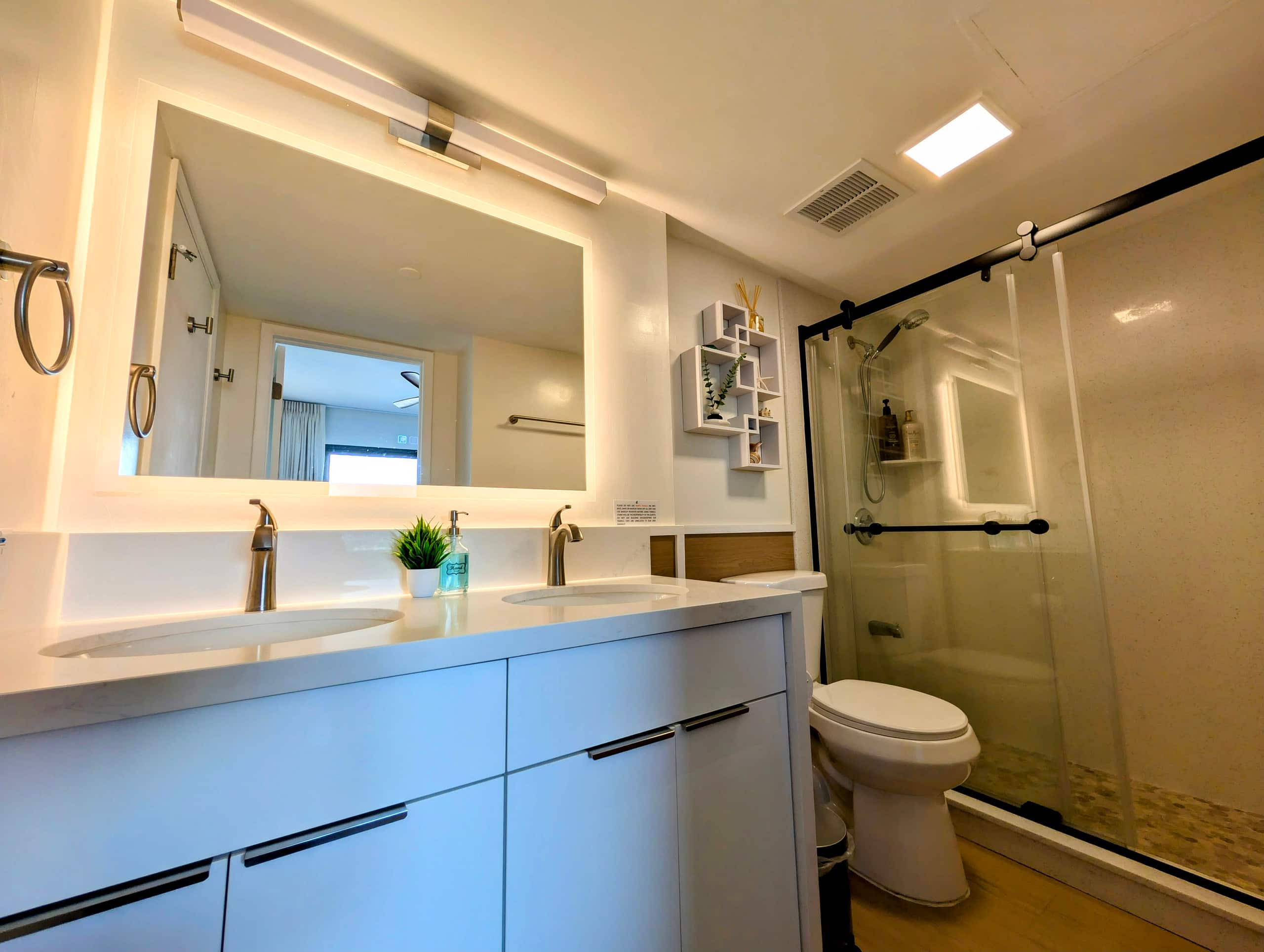 Condo in Honolulu · ★4.96 · 1 bedroom · 2 beds · 1 bath - Image 13