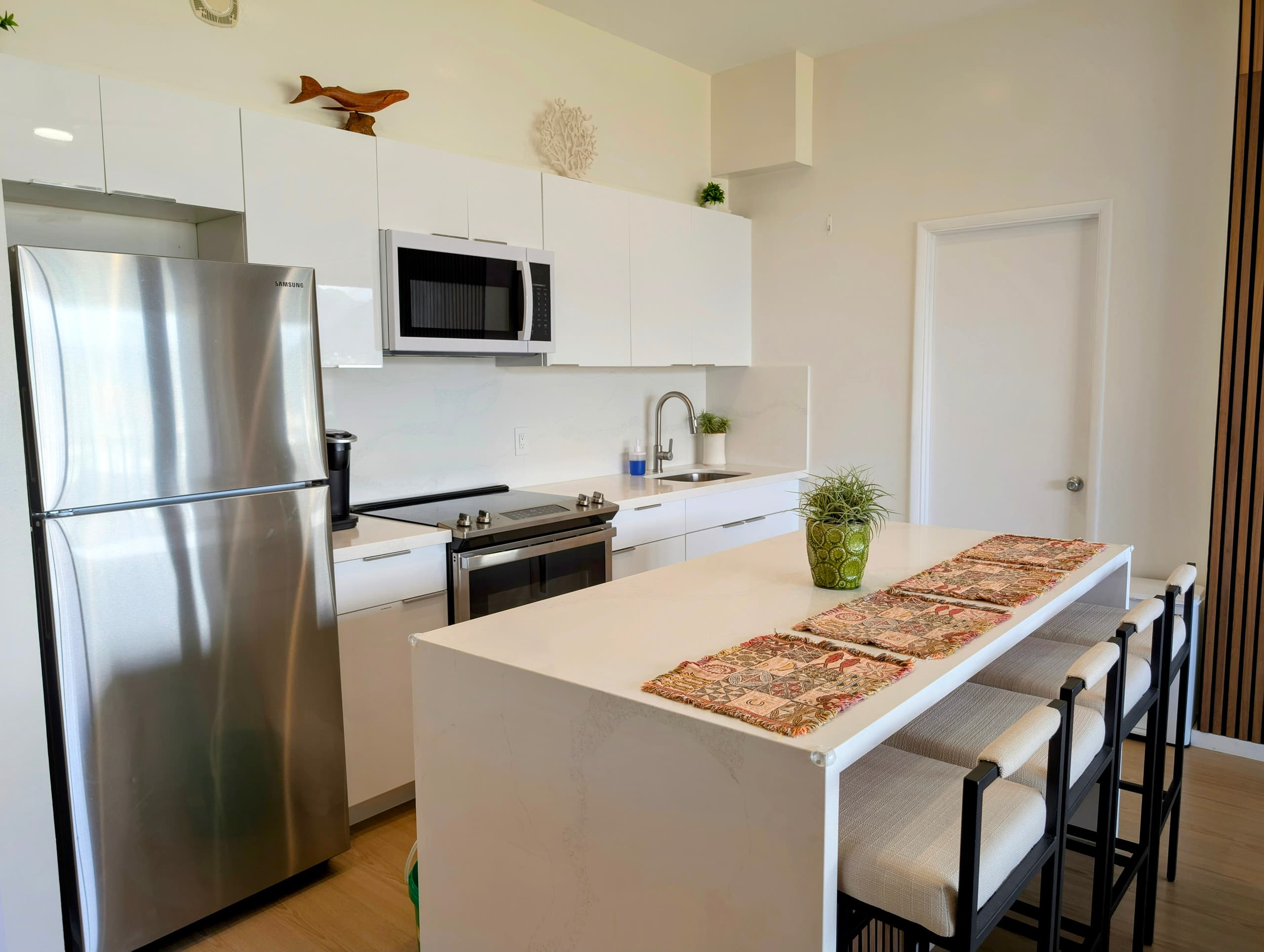 Condo in Honolulu · ★4.96 · 1 bedroom · 2 beds · 1 bath - Image 7