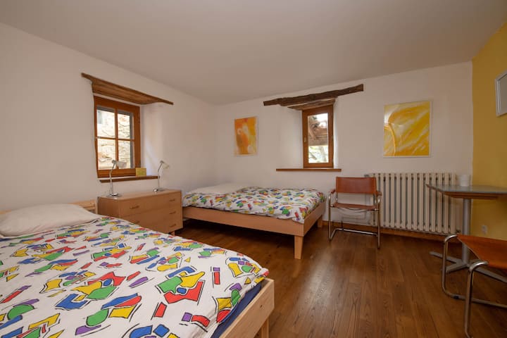 Საძინებელი ბინაში „ჯადრინი“ პირველ სართულზე