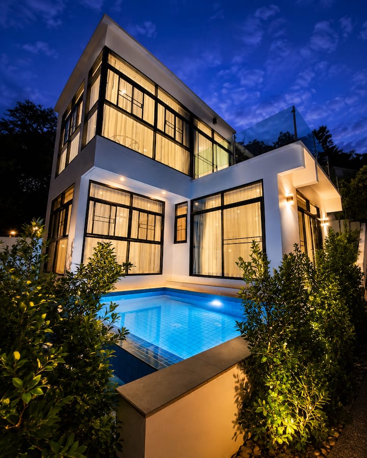 Hilltop King Size Sea View Villa + Plunge Pool - 푸켓