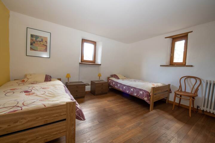 Საძინებელი პირველ სართულზე