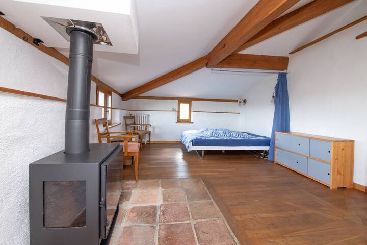 Საძინებელი ბინაში „Châtaigne“ მესამე სართულზე ბუხრით