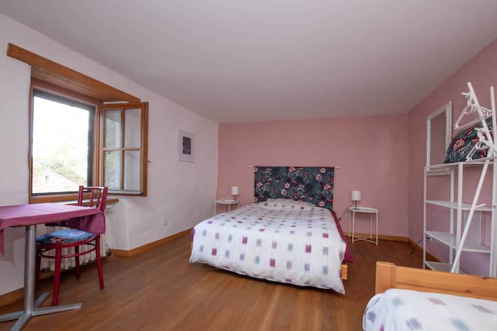 Ფართო საძინებელი პირველ სართულზე