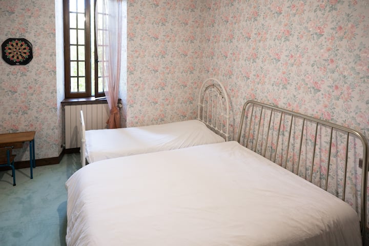 Soba s 1 bračnim krevetom i 1 krevetom za jednu osobu