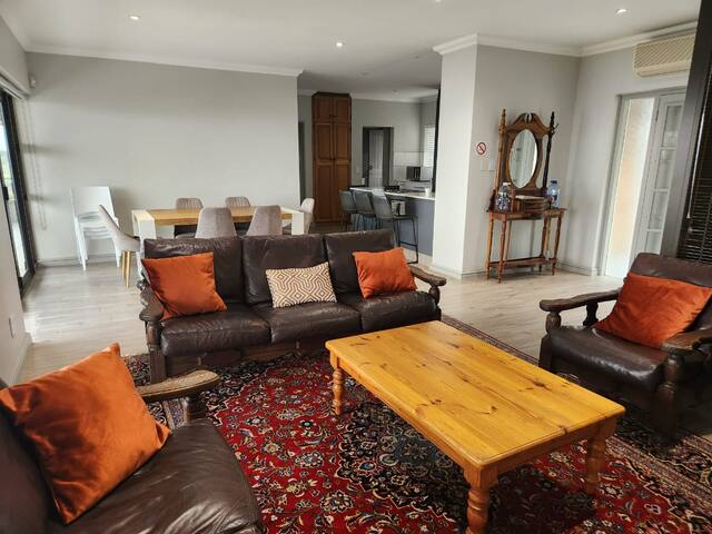 9 bedroom in Gordonsbay gallery image 2