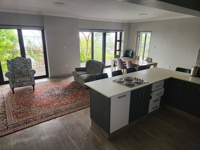 9 bedroom in Gordonsbay gallery image 3