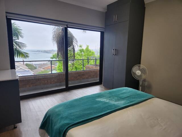 9 bedroom in Gordonsbay gallery image 4