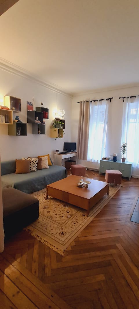 Popular Airbnb listing: Cozy and warm apartment. in Lyon 3e Arrondissement