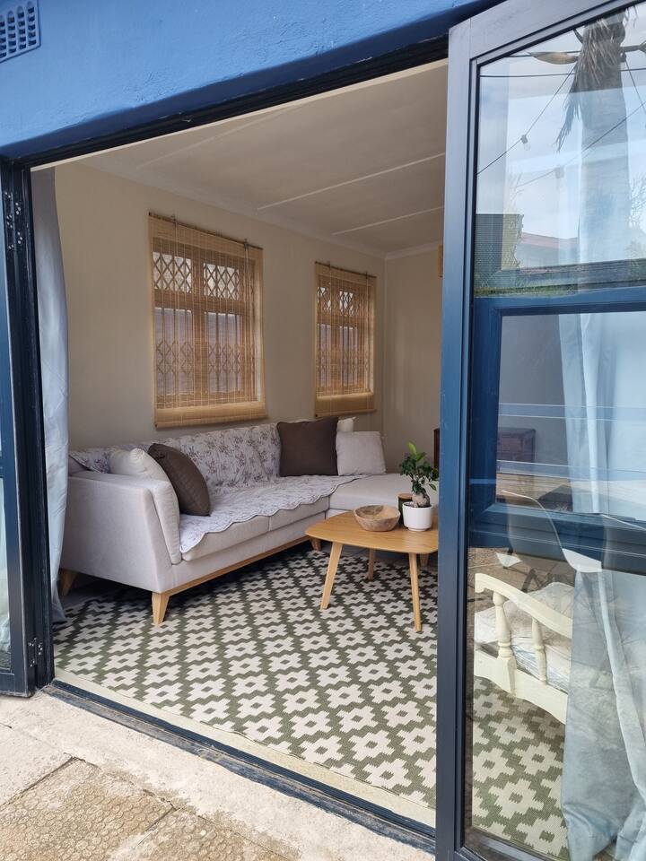Stroud Cottage,anerley Beach,quaint Seaside Home - Port Shepstone