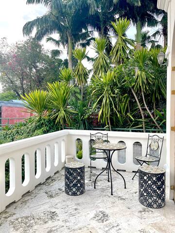 Sukhumvit Luxury Pool Retreat 曼谷素坤逸花园泳池别墅 gallery image 2