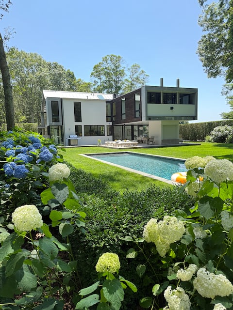 Stylish Modern Retreat Private Views Horse Reserve