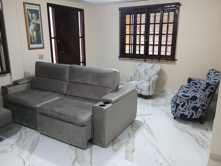 Sobrado Inteiro, C/ Hidro, Churrasq E Localização - Curitiba